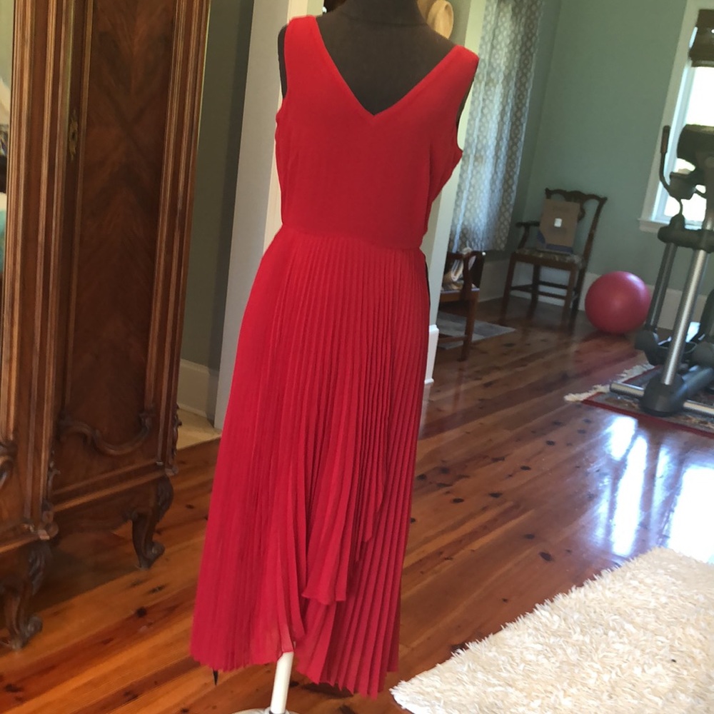 Crepe pleated red dress